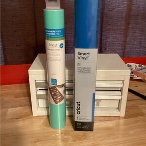 Cricut Mint Vinyl Roll and Cricut smart vinyl in blue